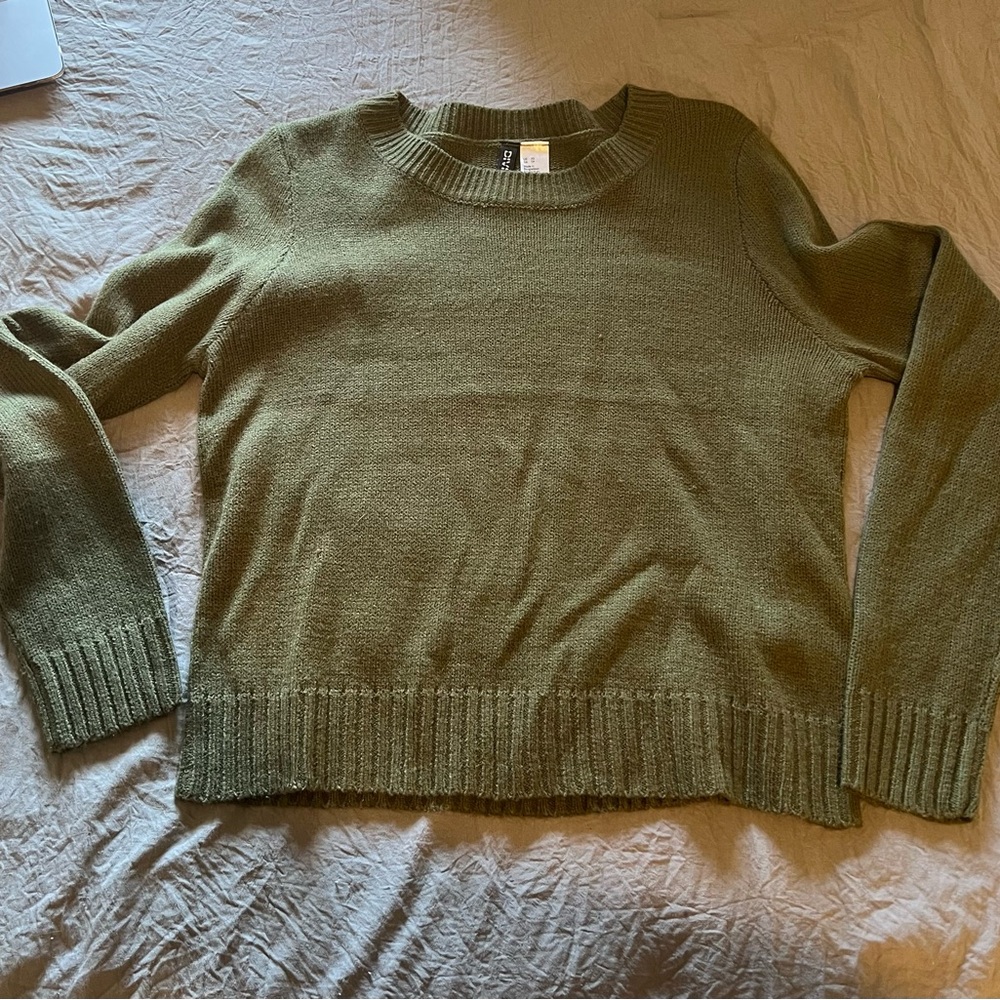 H&M Green Crew Neck Sweater with Knitted Texture